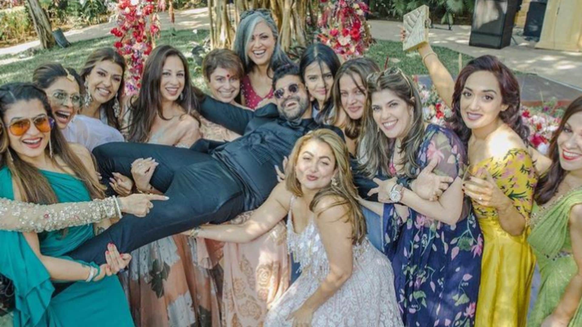 farhan akhtar and shibani dandekar mehendi ceremony photos