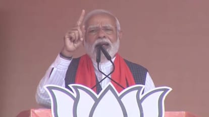 बाराबंकी में रैली को संबोधित करते हुए प्रधानमंत्री नरेंद्र मोदी।