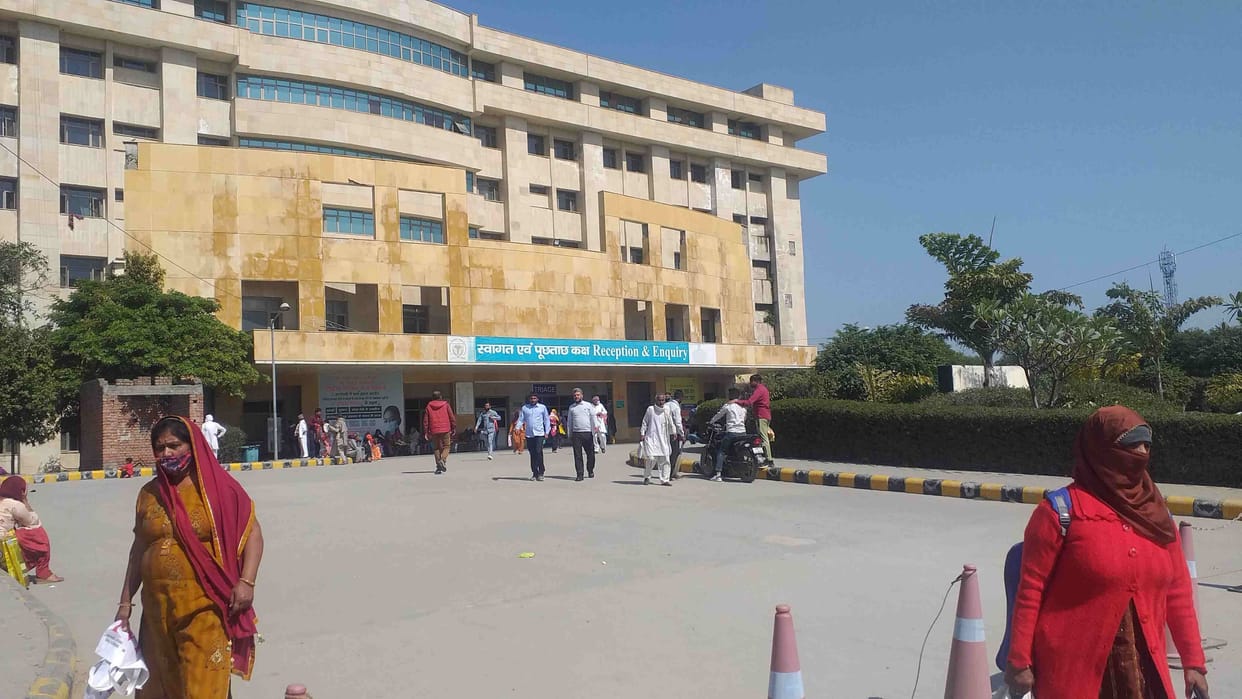 Tota of doctors and staff personnel in the hospital of Women's Medical College