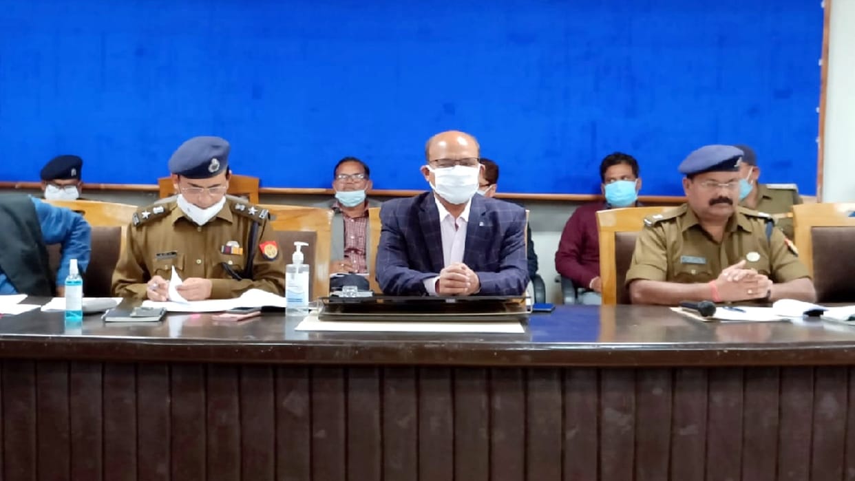 Bijnor News: DM angry over potholes, NH officer in police custody for four hours