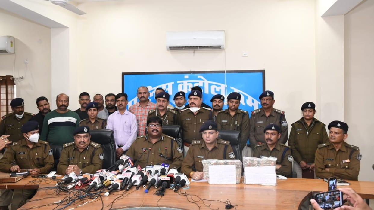 Jabalpur ATM robbery and murder: Police caught two accused from UP, 32 lakh 98 thousand rupees also recovered