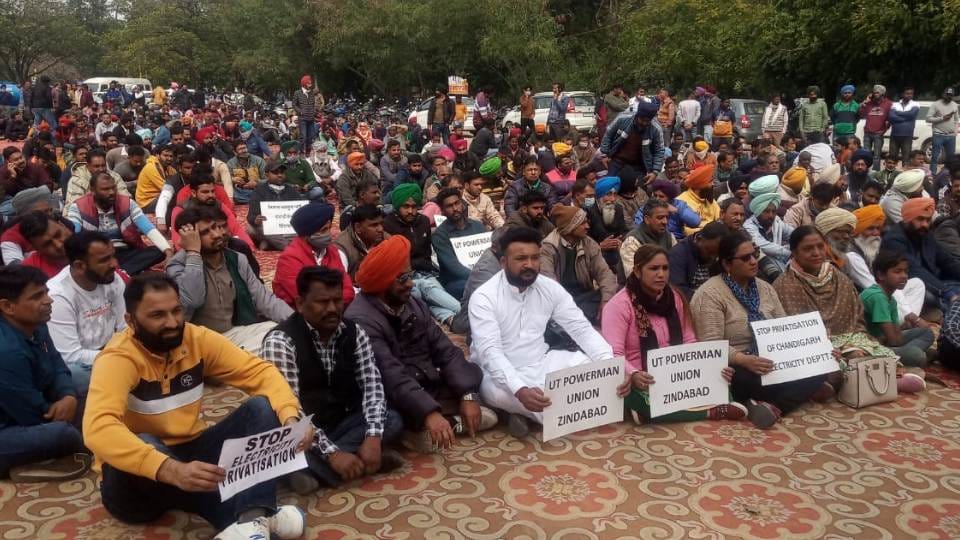 Power workers in Chandigarh will burn effigies of officers on Diwali