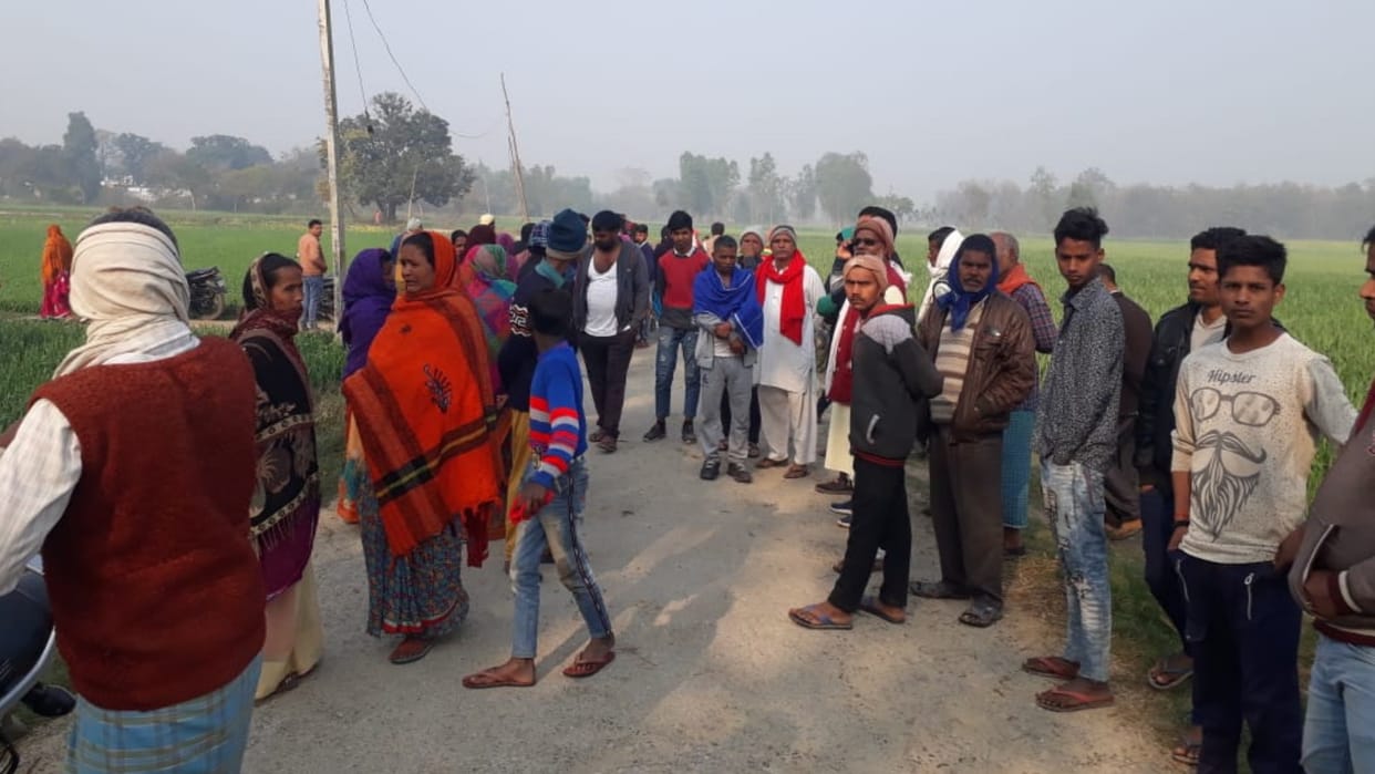 Dead body of young man found hanging from tree in Deoria