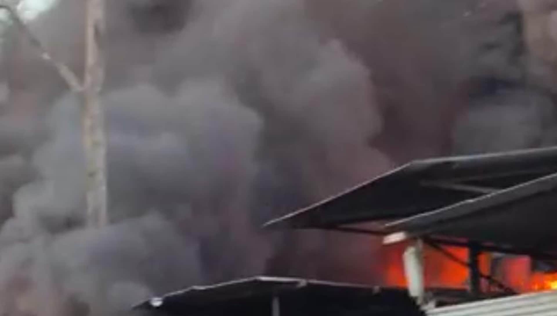Ujjain: Fire broke out in the workshop of the electricity company, the smoke spread due to the flames for several km.