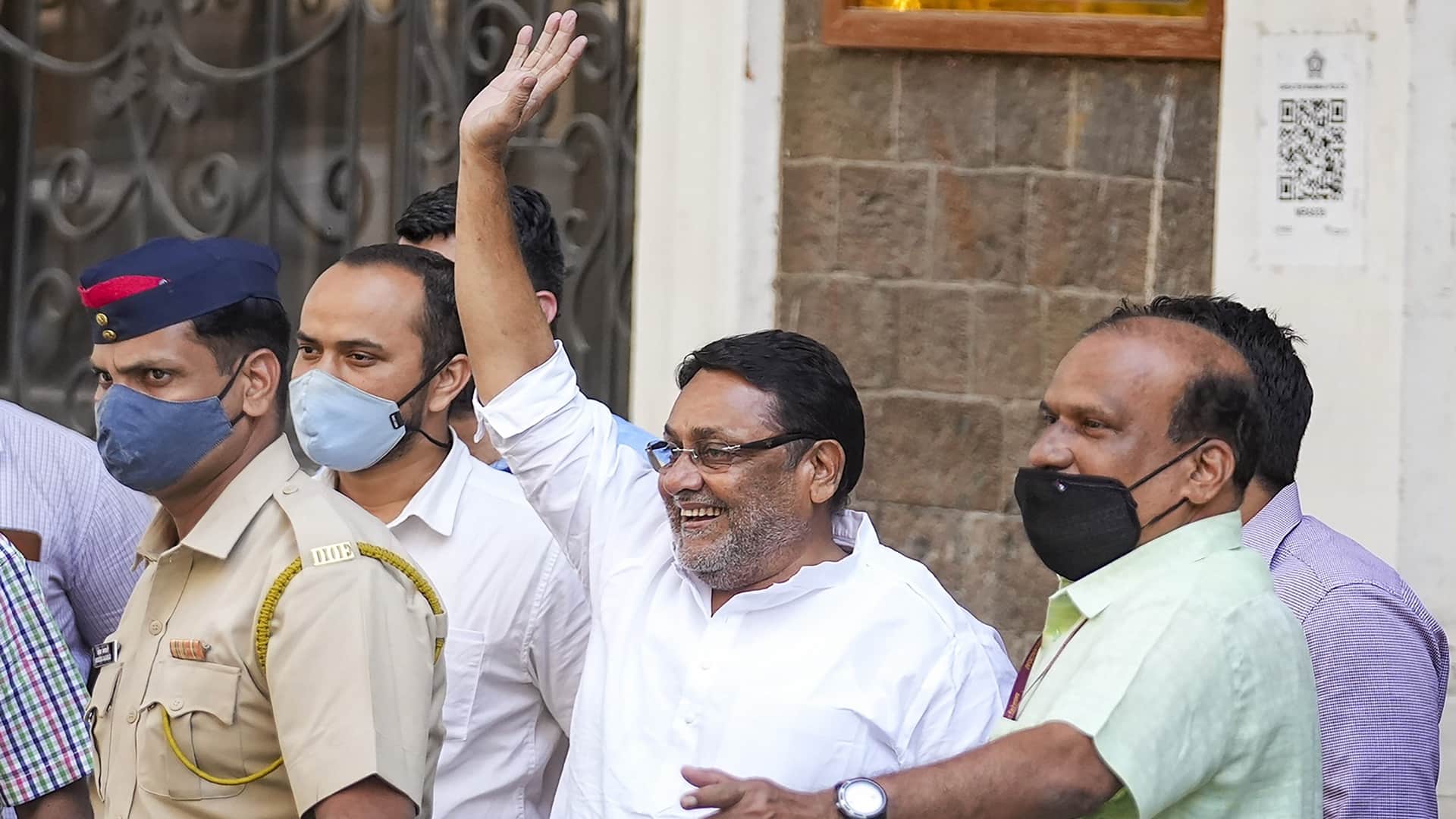 As Shiv Sena Sanjay Raut probed by ED other leaders across parties who are under radar of agency news in hindi