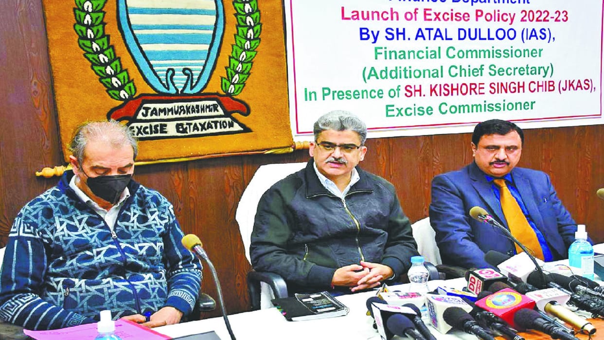 domicile holders will be able to take liquor contracts in Jammu and Kashmir, 51 new shops will open