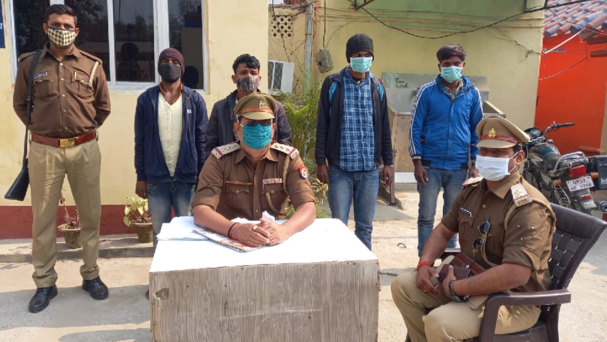 Four accused arrested for blowing mobile phones and cash from trains
