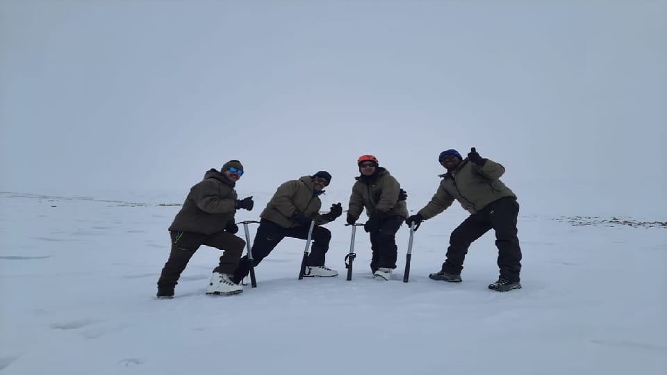 Salute to spirit of ITBP: The soldiers climbed Mount Karjok Kangdi for the first time in Ladakh, did 65 pushups in minus 30 degrees, watch video
