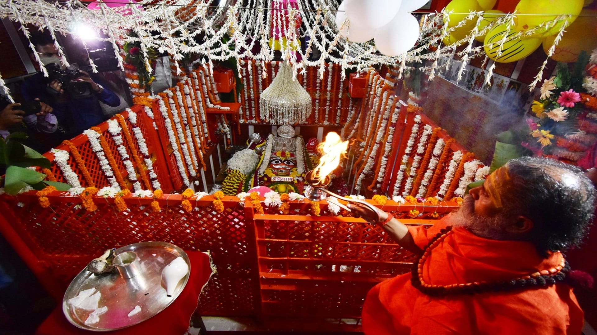 Holika Dahan 2022 Do Special Puja Of Hanuman Ji Sankatmochan On The Night May Remove All The Troubles