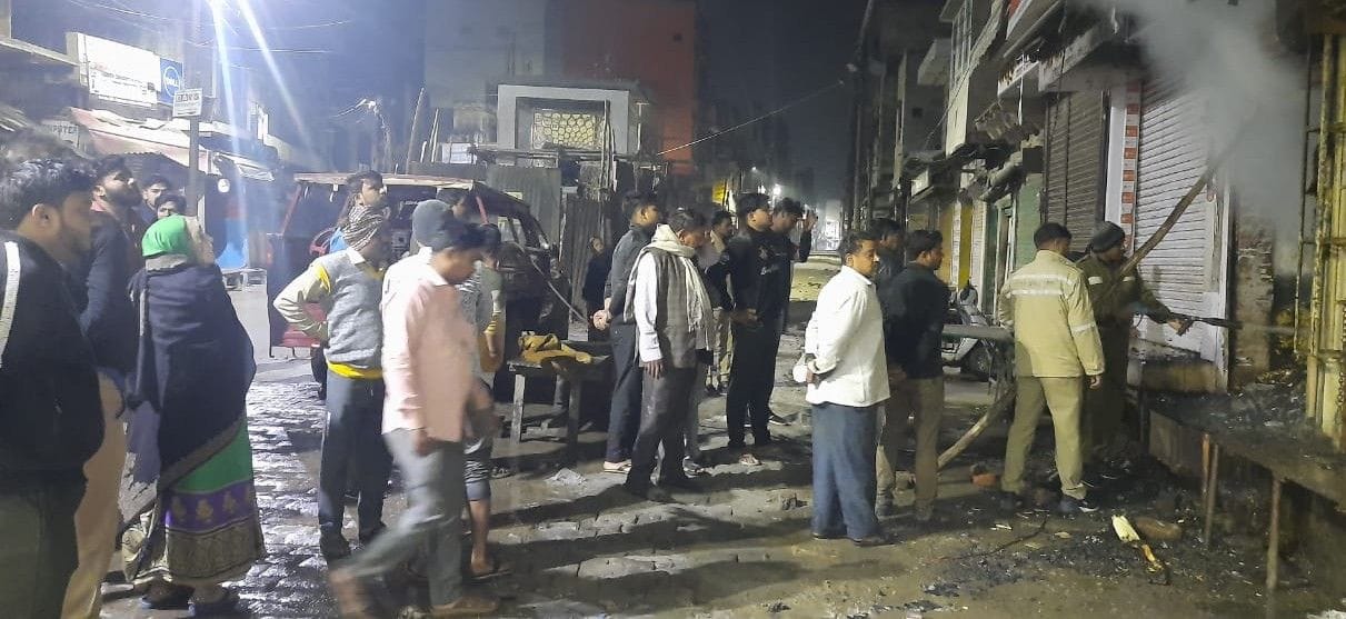 Hathras: Fire breaks out in Namkeen shop, loss of lakhs