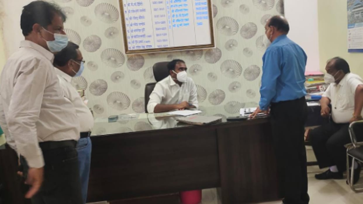 Chhatarpur: Collector inspected Tehsil Chhatarpur, removed the reader on the basis of complaints