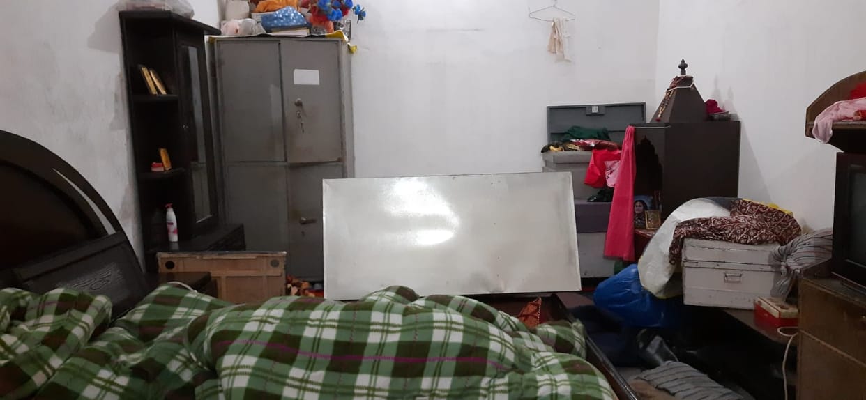 The robbery in the house by taking the teenager hostage at knife point