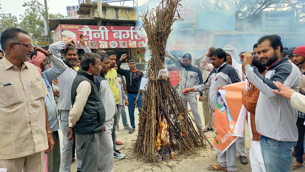 Bajrang Dal workers protest against Karnataka incident