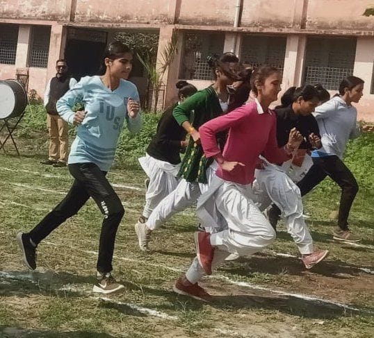 Misba got first place in 800 meters race
