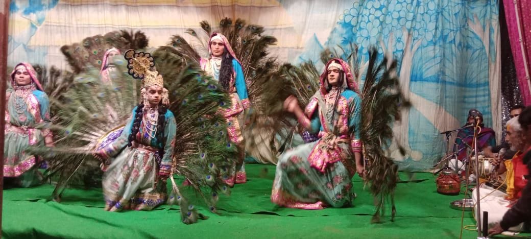 Seeing Krishna with Kaliya cheered