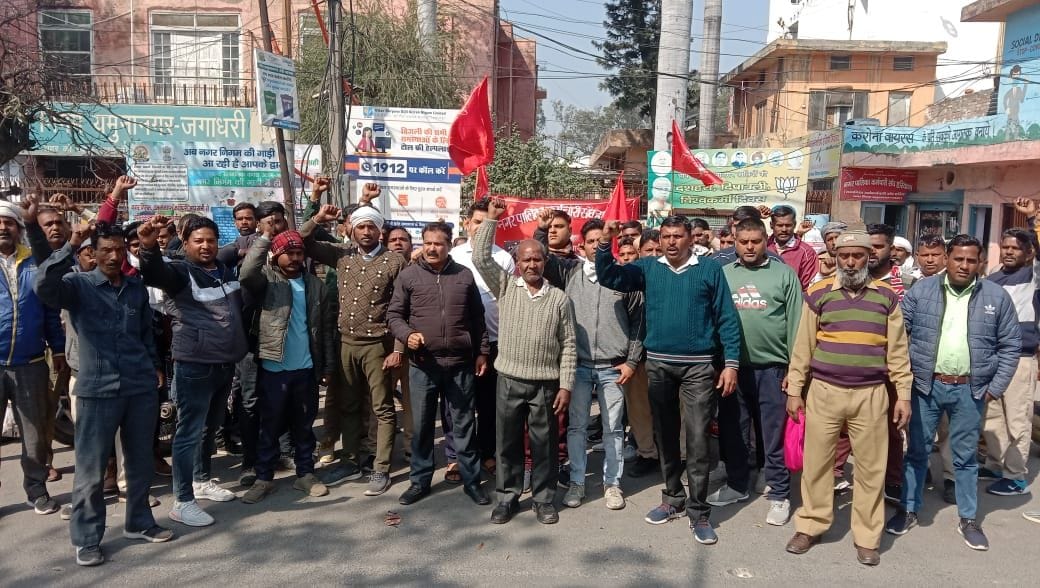 Municipal and fire brigade workers opened front against Skill Employment Corporation