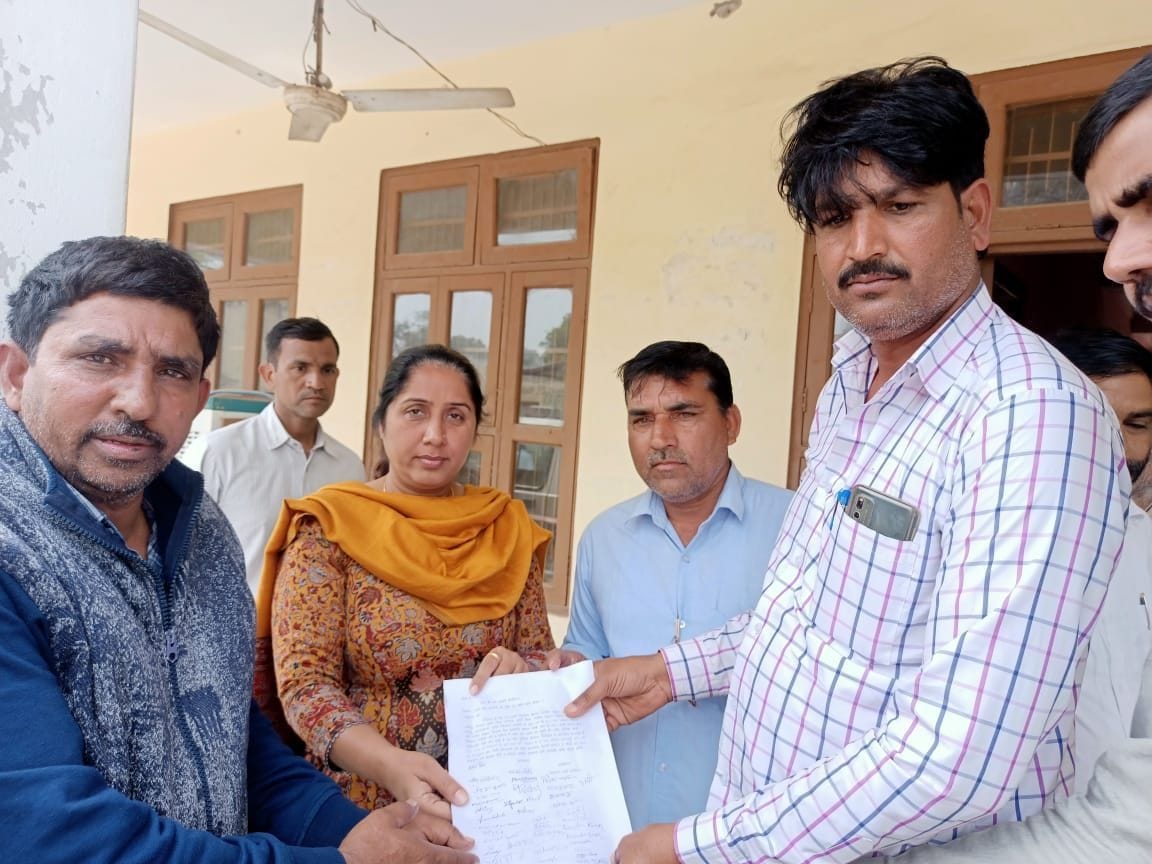 Troubled farmers protested in police station due to theft of goods from tubewell