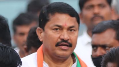Maharashtra Politics Congress MLAs Resignation Nana Patole Devendra Fadnavis