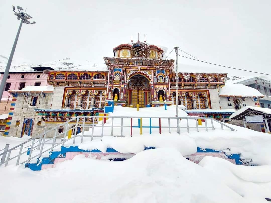Snowfall in Badri-Kedar and Hemkund Sahib