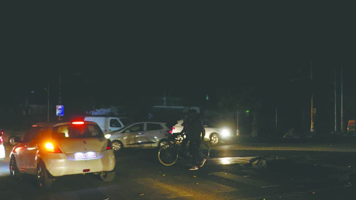 People troubled by power crisis in Chandigarh reached Mohali and Panchkula