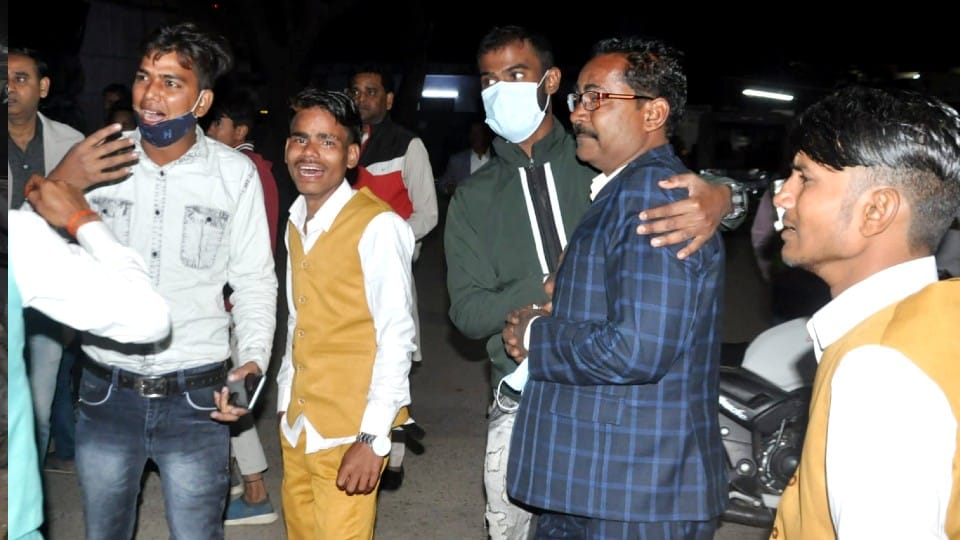 Agra Road Accident three people died in bus-eco collision