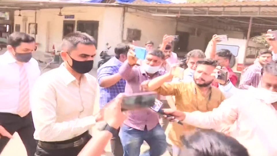 Mumbai: Former NCB director Sameer Wankhede reaches Kopri police station in Thane, will be questioned in fraud case