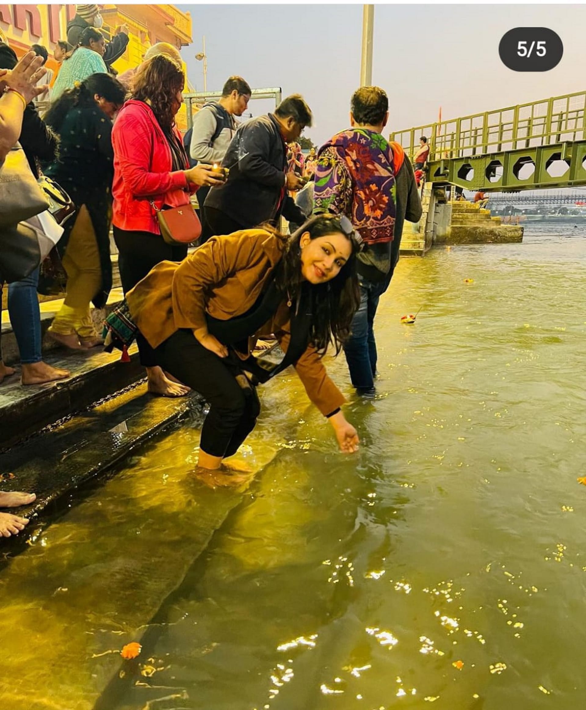 Rishikesh: Angoori Bhabhi reached Yog Nagri, took the blessings of Mother Ganga, had fun on the beach, see Photos