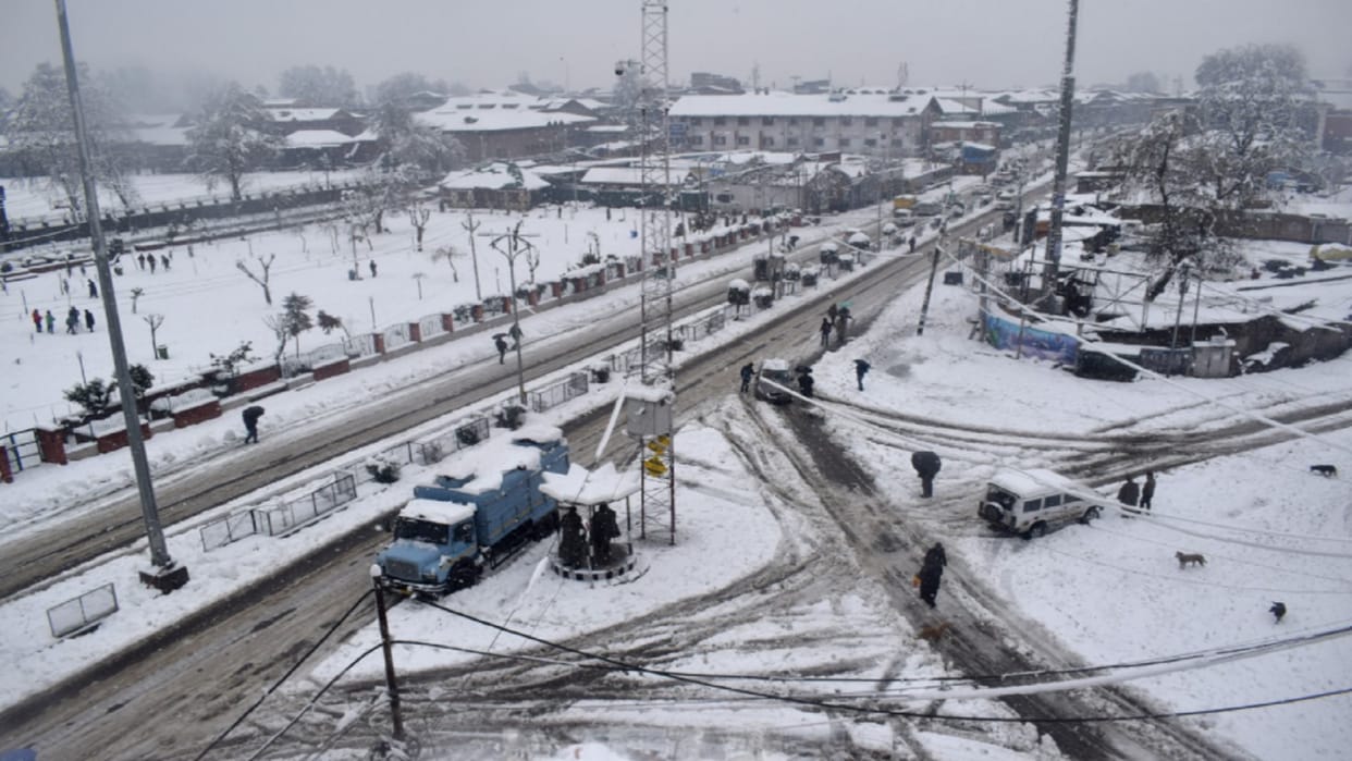 Jammu Kashmir Weather Chance of rain and snowfall in some areas