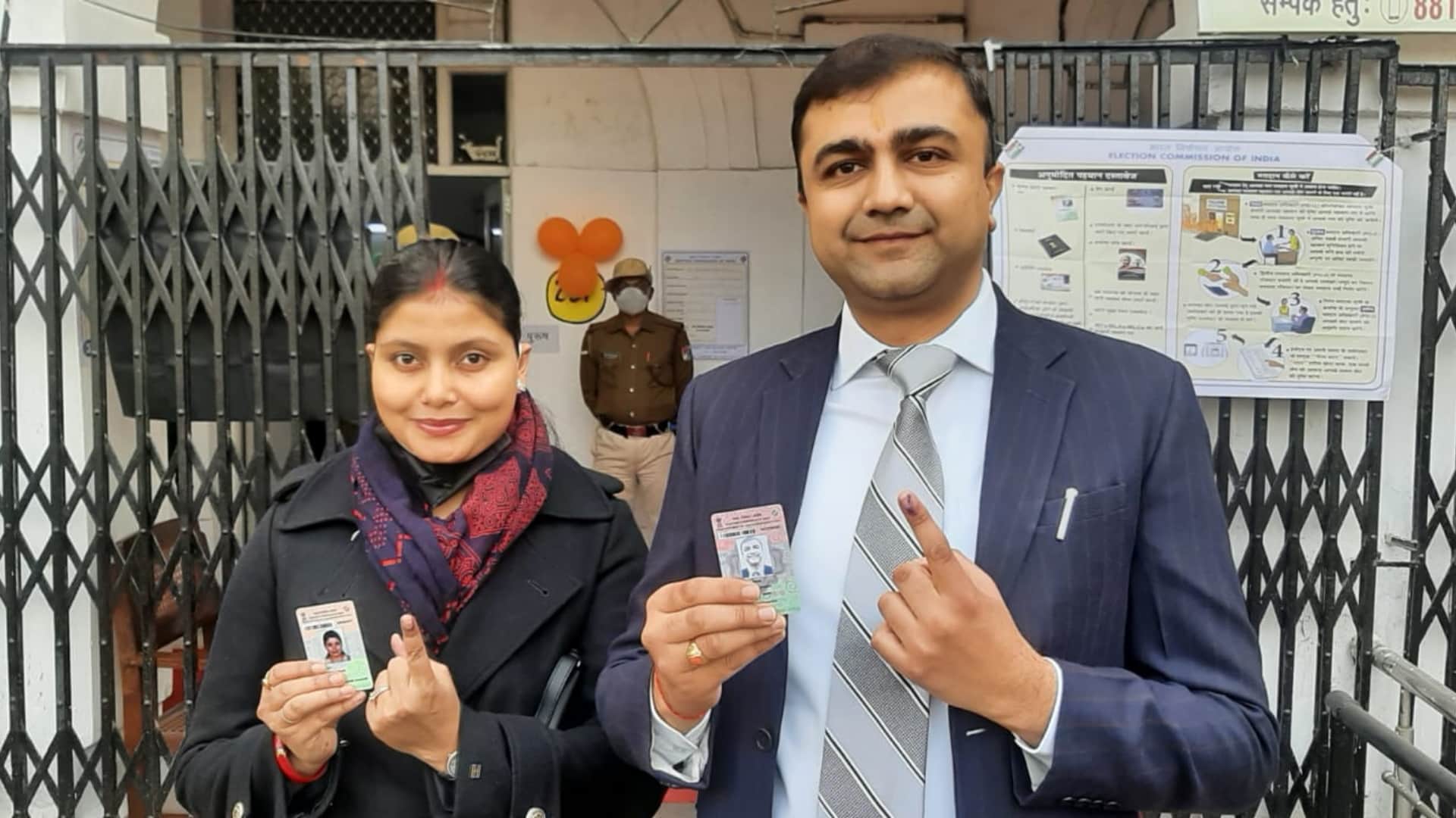 UP Election 2022 lucknow voting for fourth phase of election see photos of excited voters