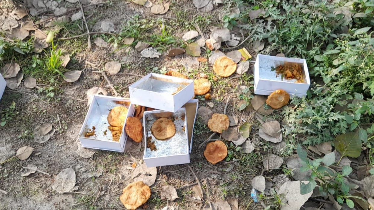 UP Election 2022 Lucknow mohanlalganj stale food came for employees on election duty