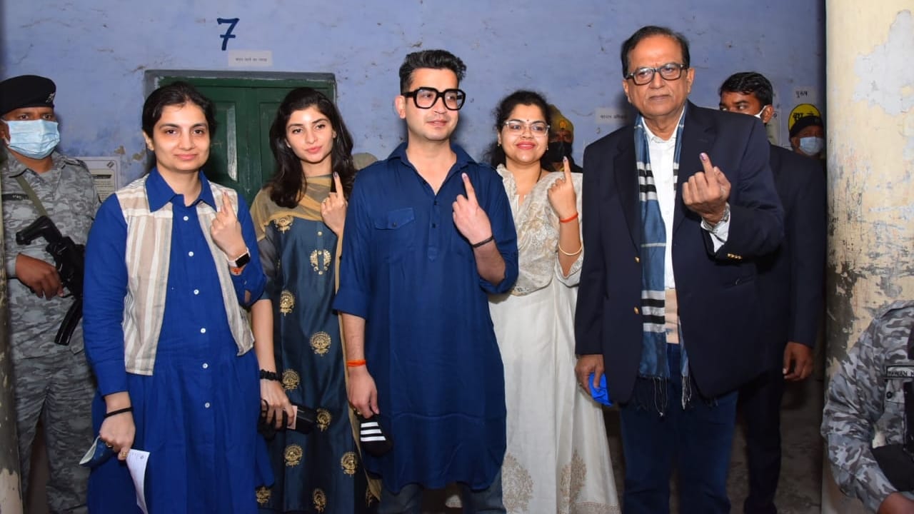   up election phase 4th photos veterans including Mayawati, Sakshi Maharaj cast their votes in uttar pradesh
