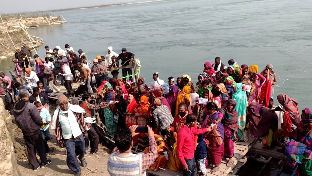 up election phase 4th more than 350 crossed Mohana river in Tikunia to cast vote