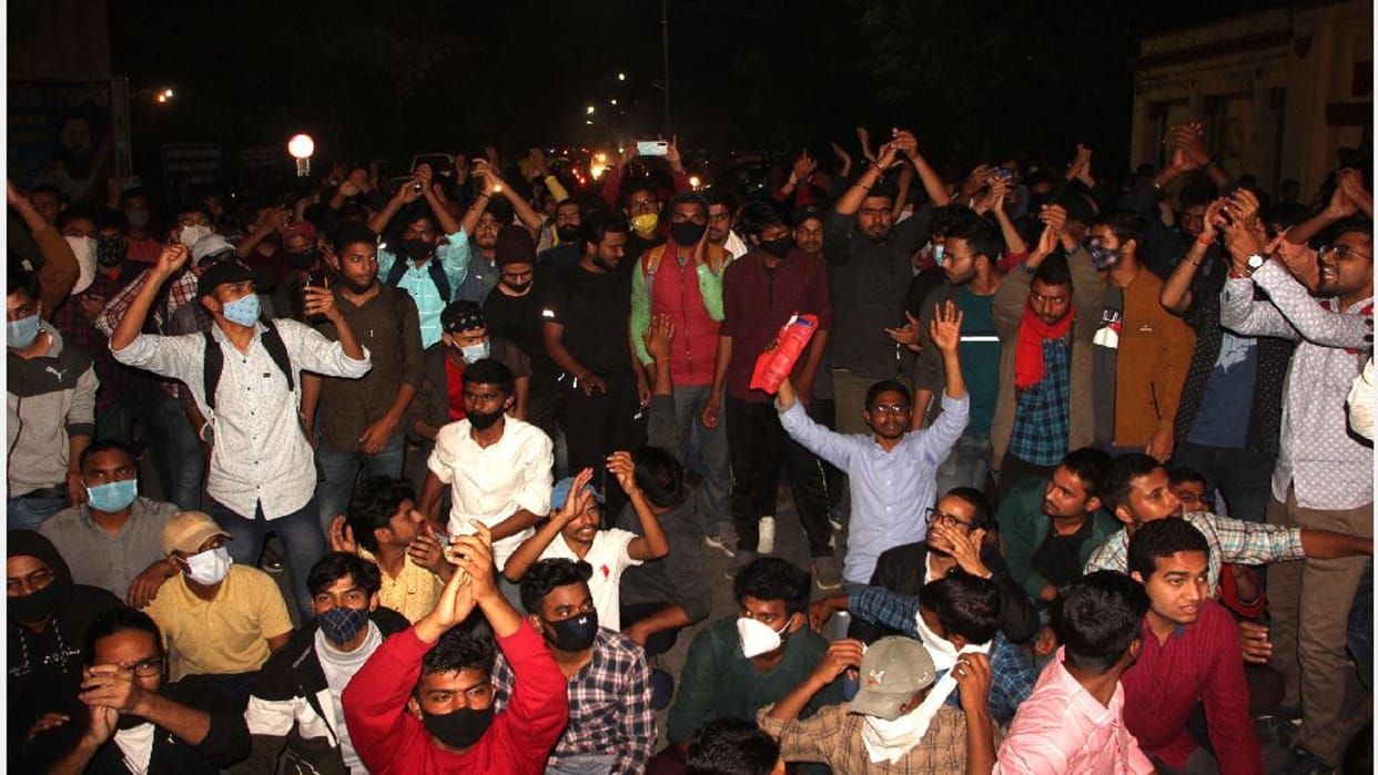 Security personnel and students clashed in BHU:  Students sitting on strike at the main gate in protest against the university administration