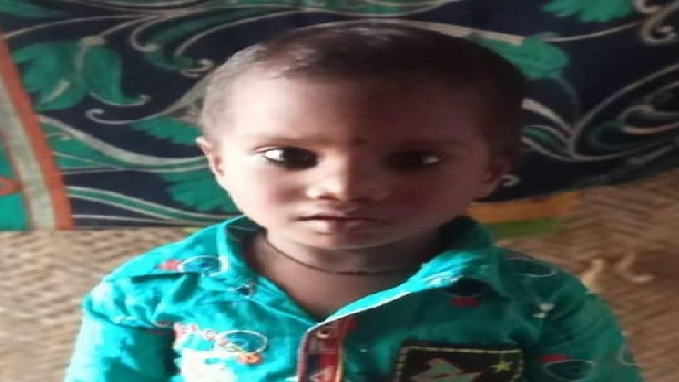 In Varanasi, an innocent child who went to take a bath with his mother dies after being trapped in a tubewell siphon.