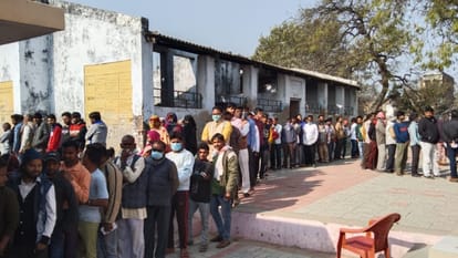 UP Assembly Election 2022 last phase voting Departure of polling parties in nine districts of Purvanchal continues  vote for 54 vidhan sabha seats tomorrow