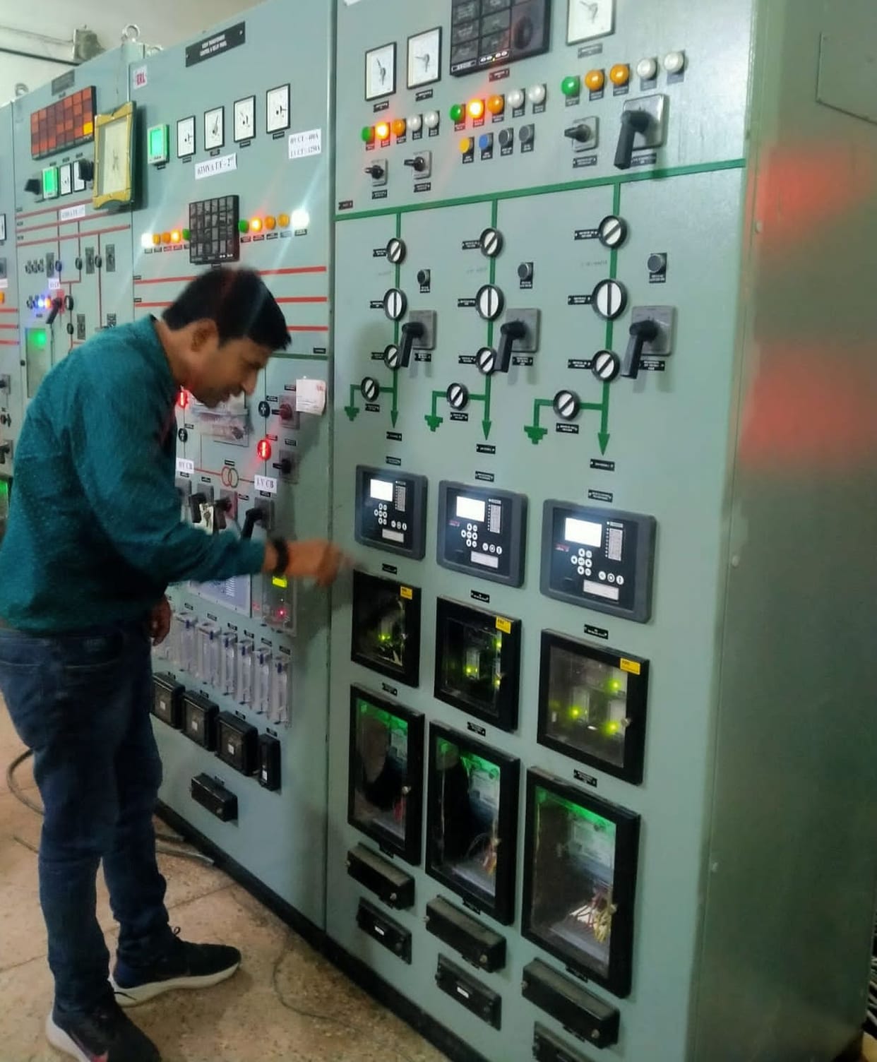 Electricity remained closed throughout the day in 350 villages and 30 localities