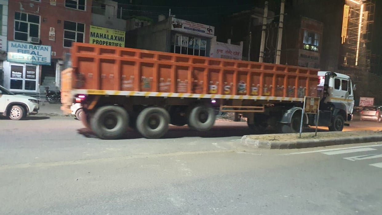 South Bypass ROB: If Delhi Road is closed, heavy vehicles started passing through Sector 9-11 and Satrod