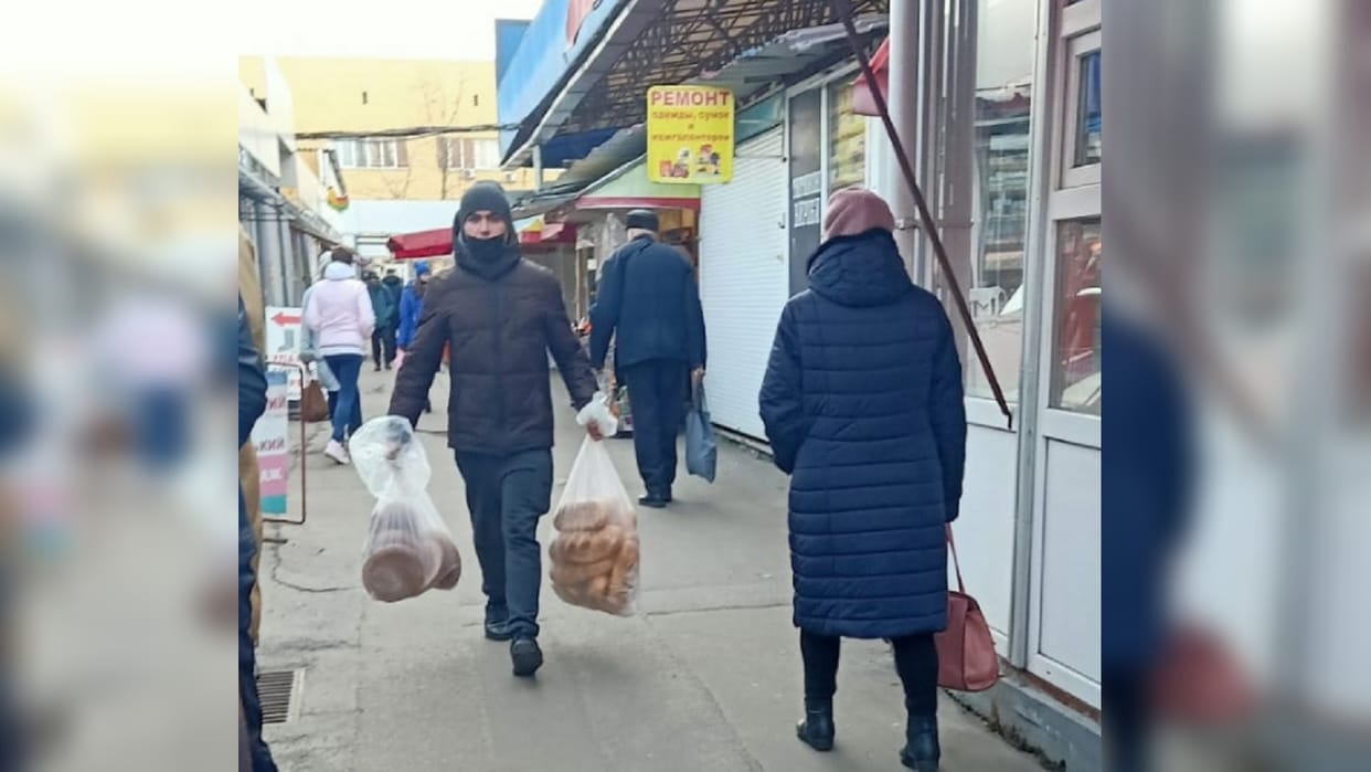 Russia-Ukraine war: people started returning home amid war situation,  storing food items
