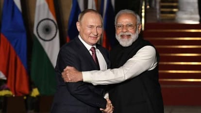रूस के राष्ट्रपति पुतिन और भारत के प्रधानमंत्री नरेंद्र मोदी।