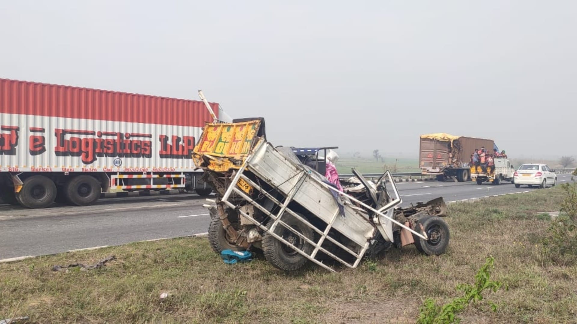 One dies and seven injured in road accident at KMP in jhajjar of Haryana