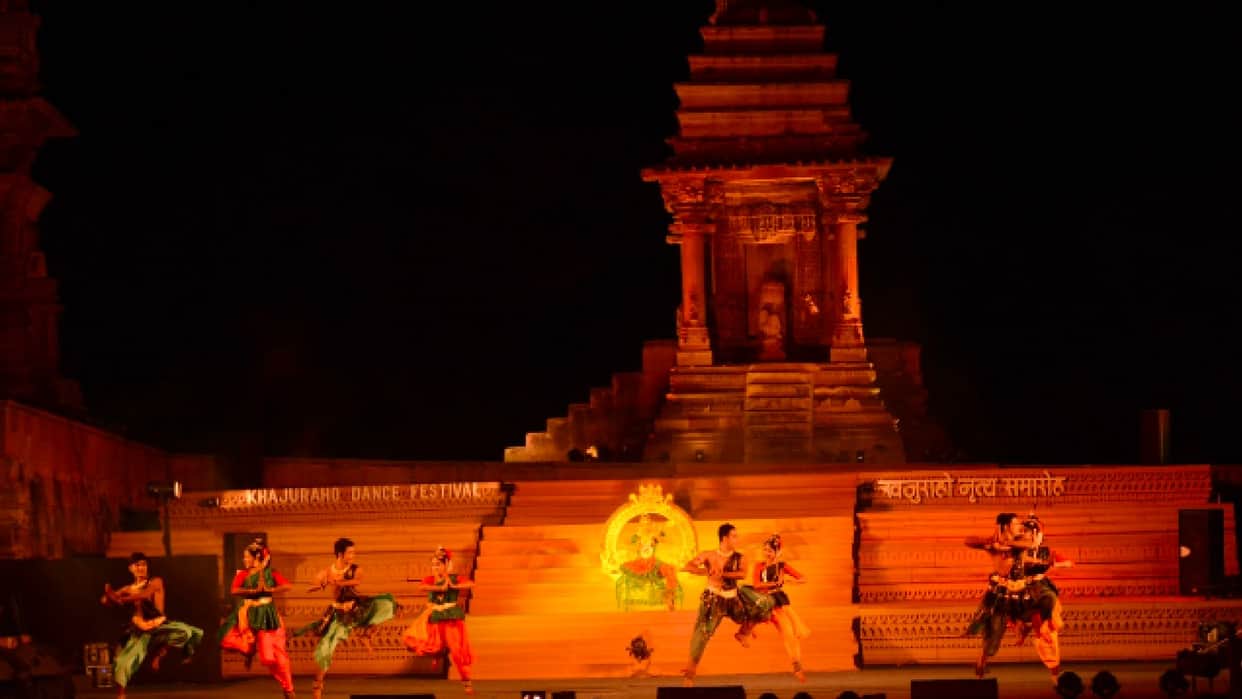 Khajuraho Dance Festival Day 5: Rangila Fagun descended on Khajuraho temples