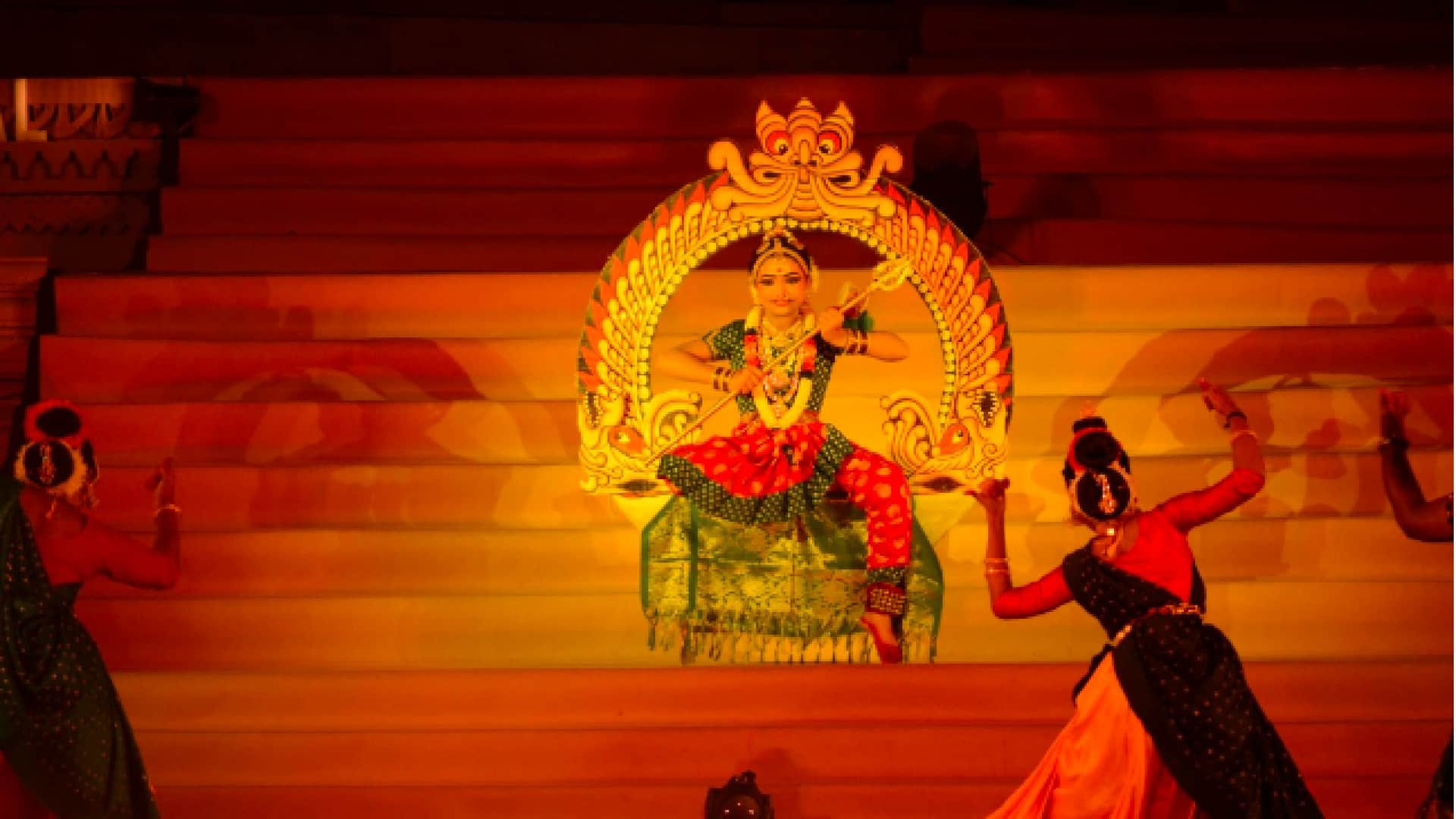 Khajuraho Dance Festival Day 5: Rangila Fagun descended on Khajuraho temples
