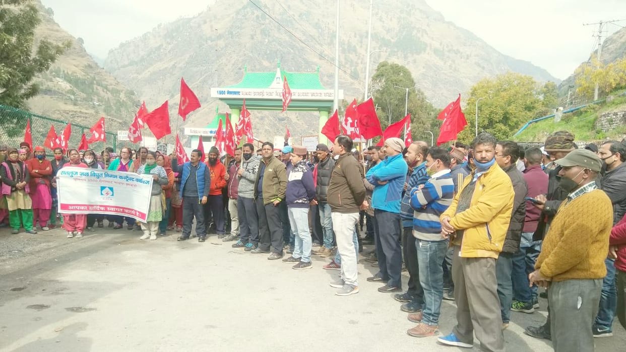 thek majdoor union strike continuies in jakdi for their demand