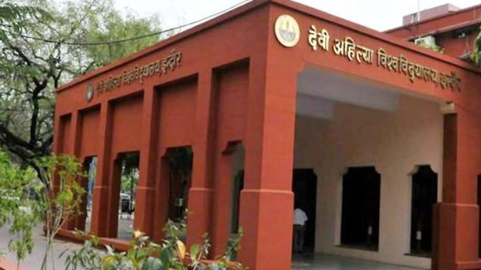 Indore: Statement for 74 students on complaint of ragging in IET, no confirmation of ragging, made report and sent to UGC