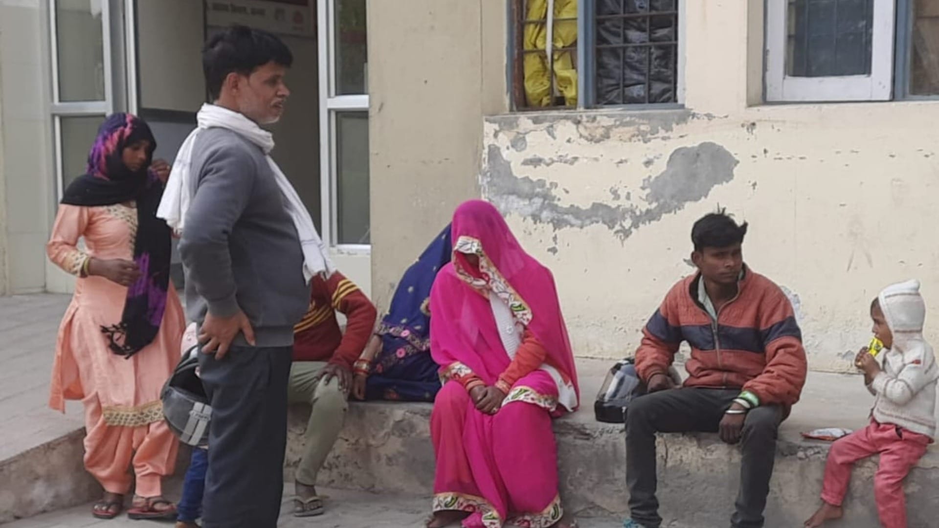 One dies and seven injured in road accident at KMP in jhajjar of Haryana