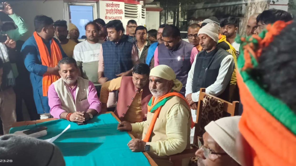 UP Election 2022 Gorakhpur chillupar assembly BJP candidate rajesh tripathi convoy attacked accuses bharat yadav