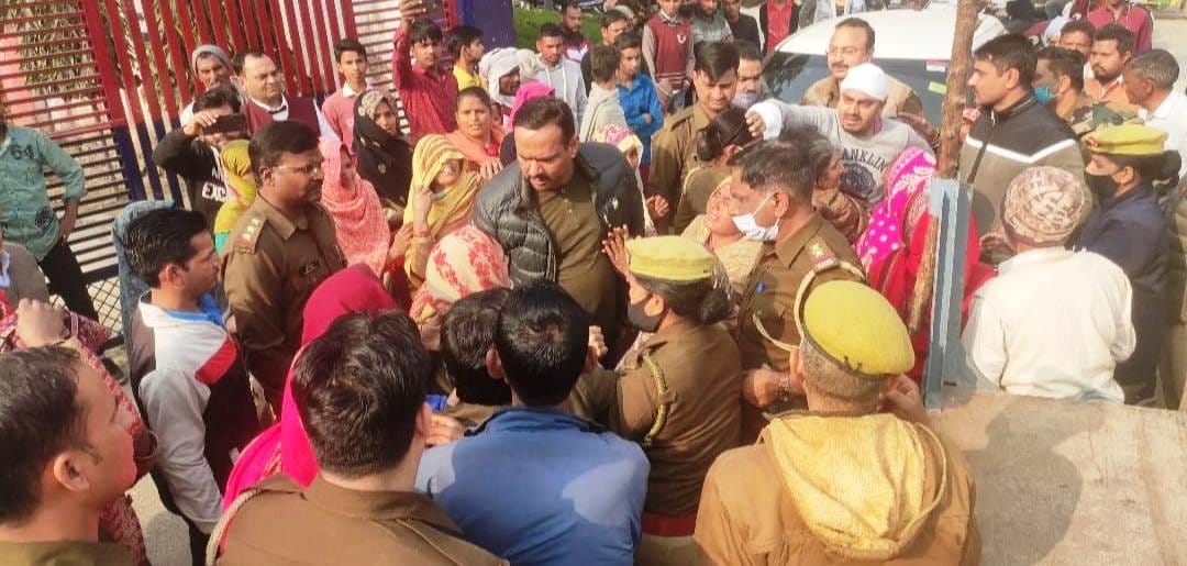 Uproar of women in Kotwali