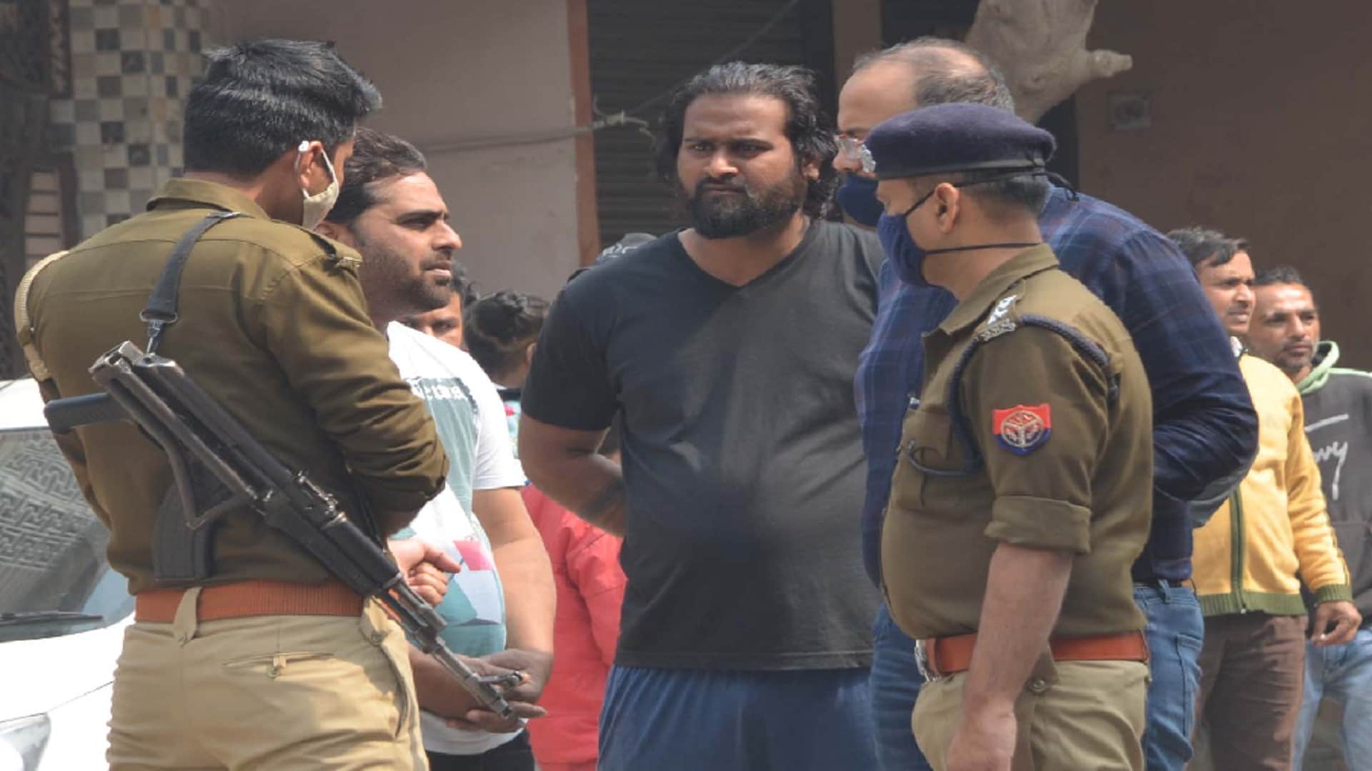 man murder the girl in one sided love in Baghpat, stabbed her to death at market place