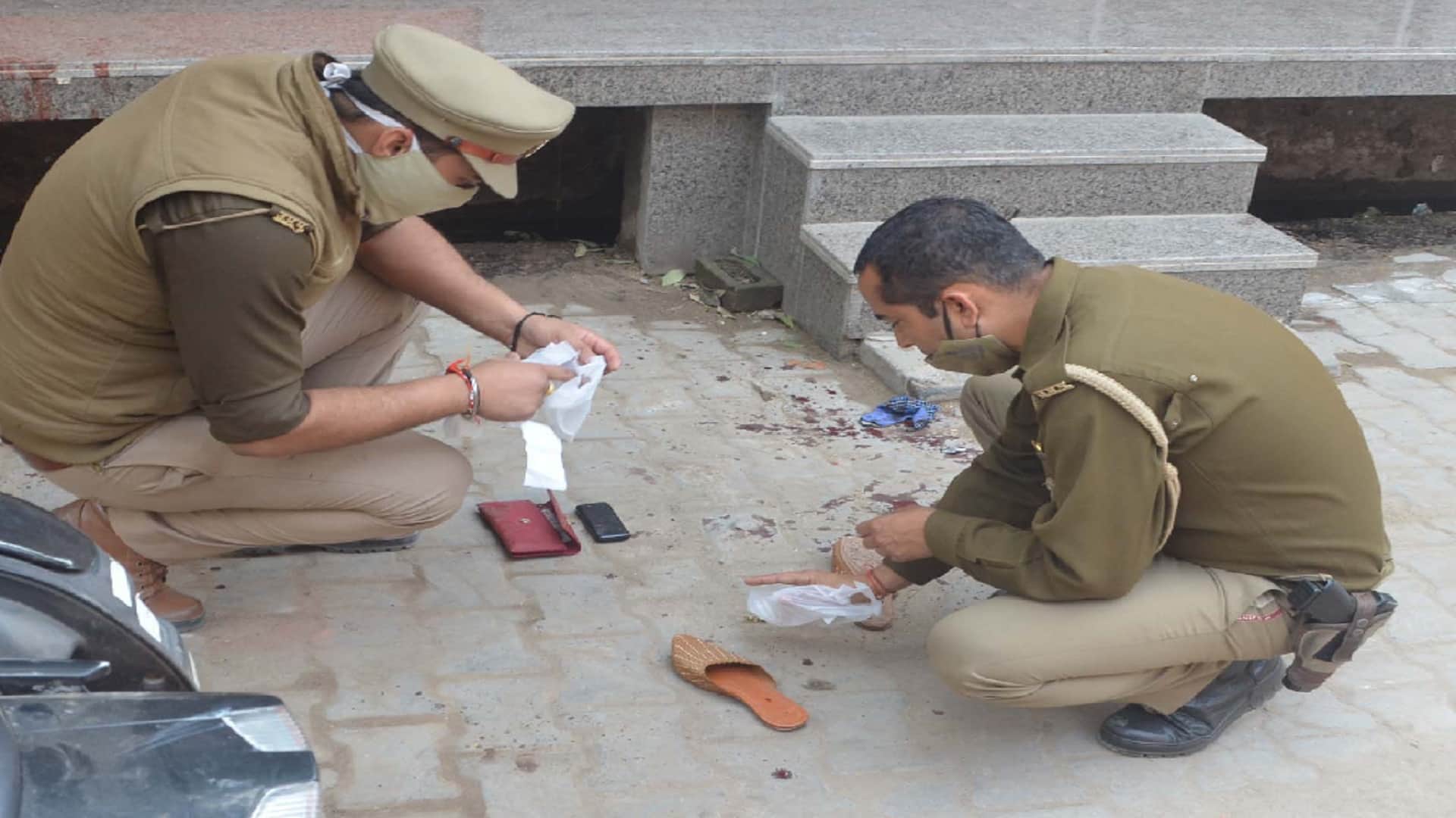 man murder the girl in one sided love in Baghpat, stabbed her to death at market place