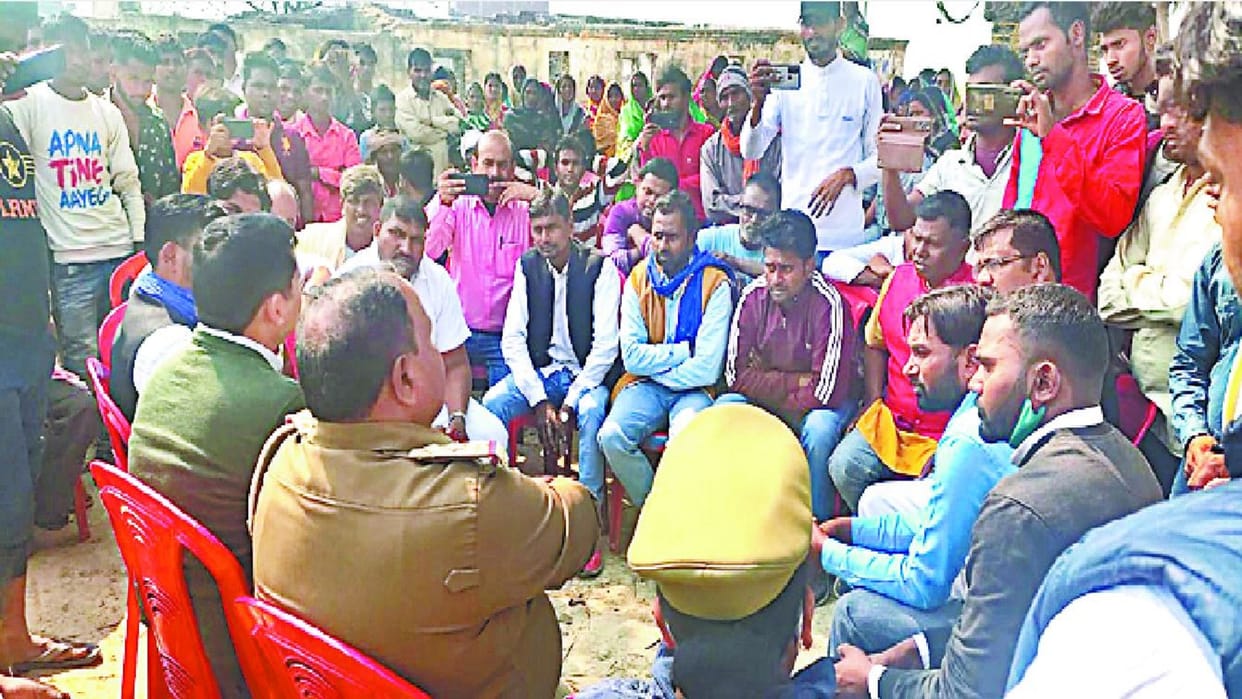Sant Ravidas's picture and flag dispute case filed against 220 accused  in ballia